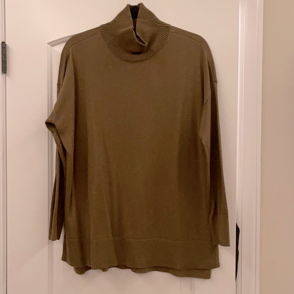 LOFT turtleneck